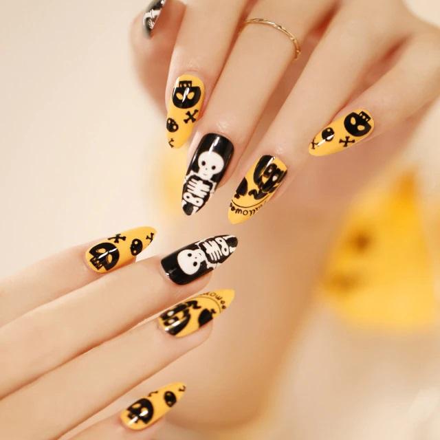 Spooky Life Fashion Nails