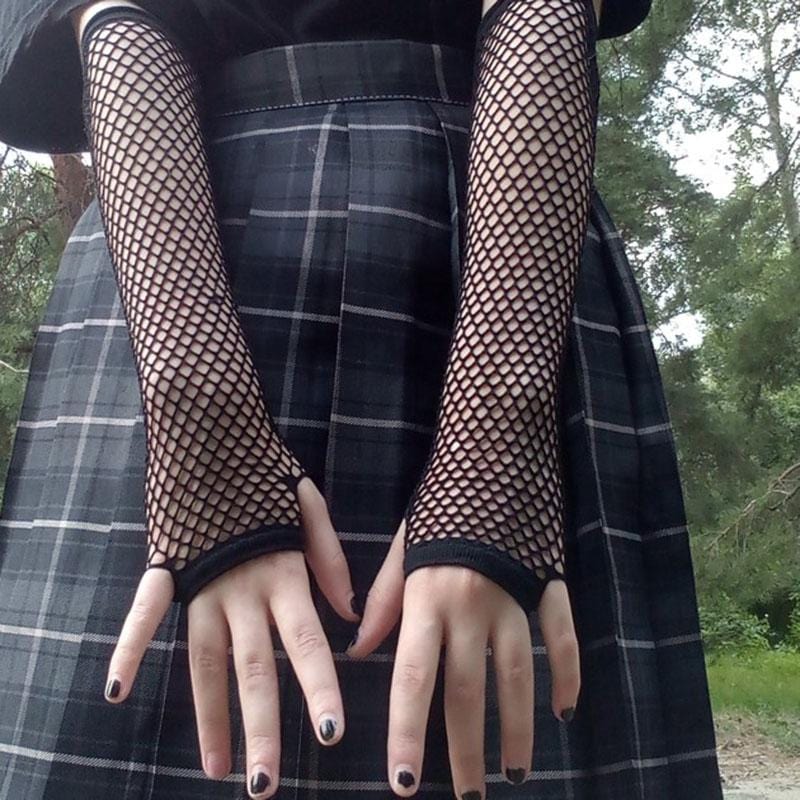 Wrap Me Fishnet Gloves