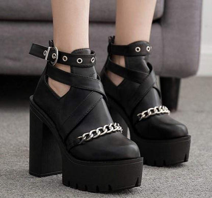 Retribution Chain Boots