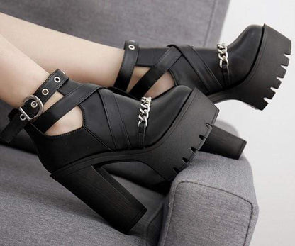 Retribution Chain Boots