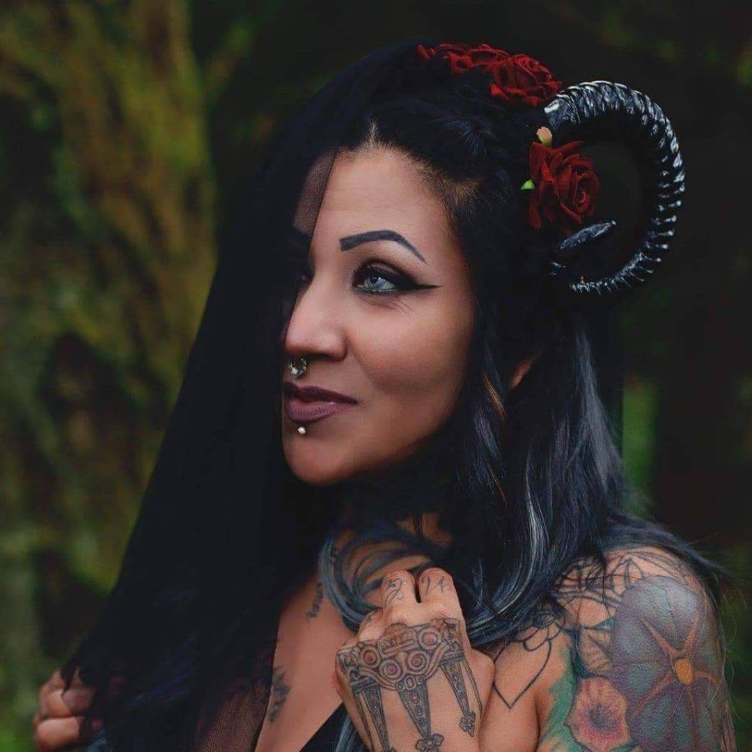 GOTHIC HORNS HEADDRESS WITH OPTIONAL BLACK VEIL (ROSE RED)